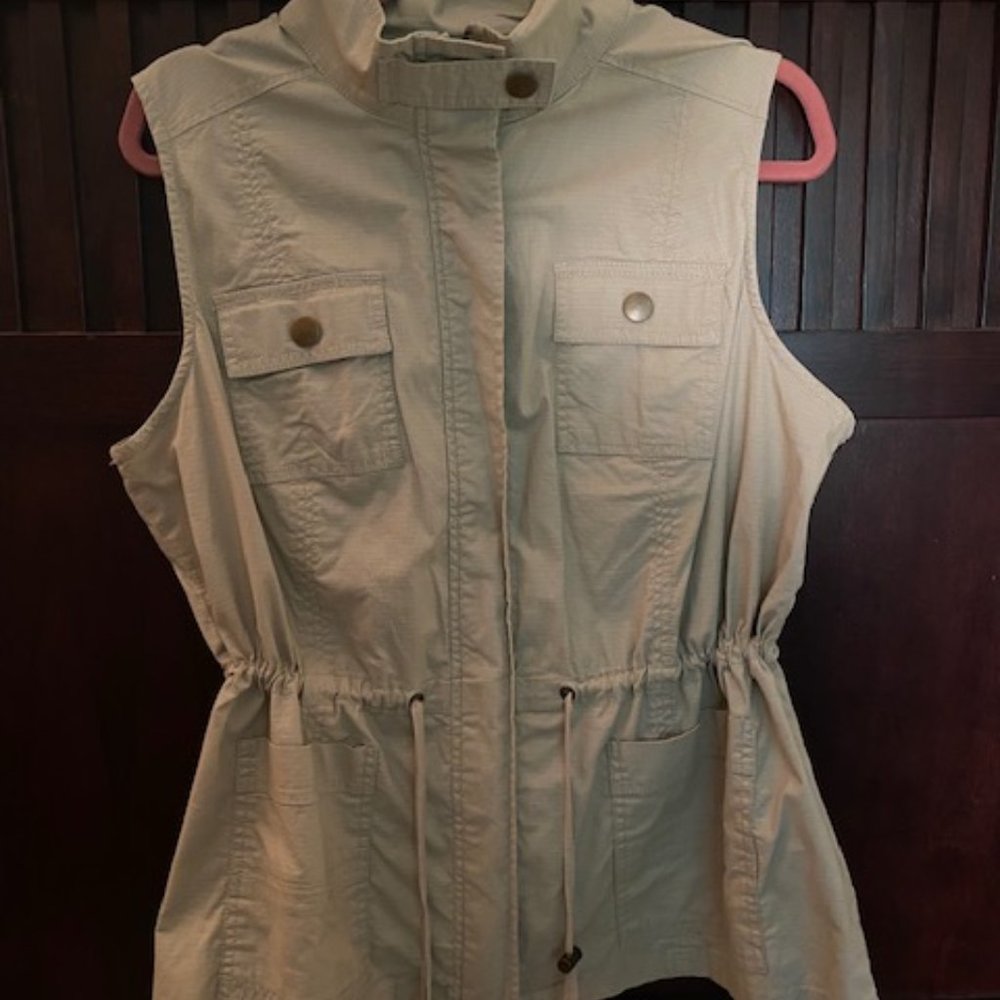 Live a Little Khaki vest size L